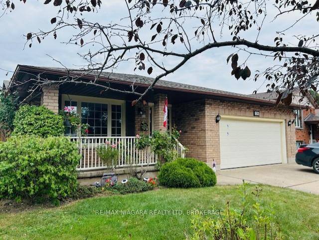 Popular quiet area of Chjppawa within walking distance to the Niagara River Parkway trails, public and catholic schools, city parks, churches, Chippawa boat club, public boat ramp, and grocery store.