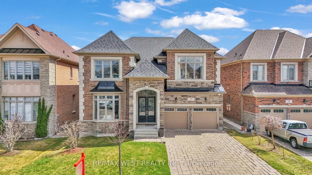 Show Stopper Home Near Kleinburg Village !