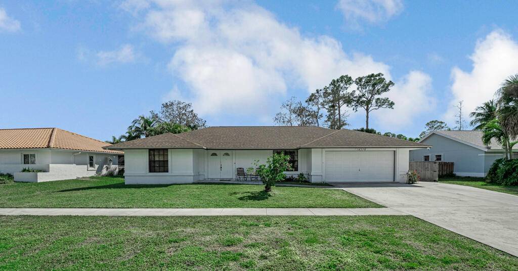 Discover this open 3 bedroom, 2 bath home in Wellington, featuring over 1, 800 sq.