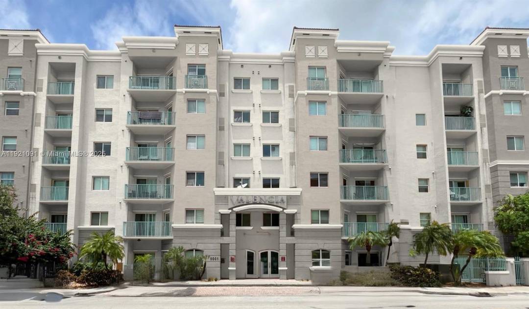 In the heart of South Miami SoMi, steps away from Metrorail which provides easy access to UM, Downtown, Brickell, Dadeland Mall, MIA, and the Brightline station, connecting to Palm Beach ...