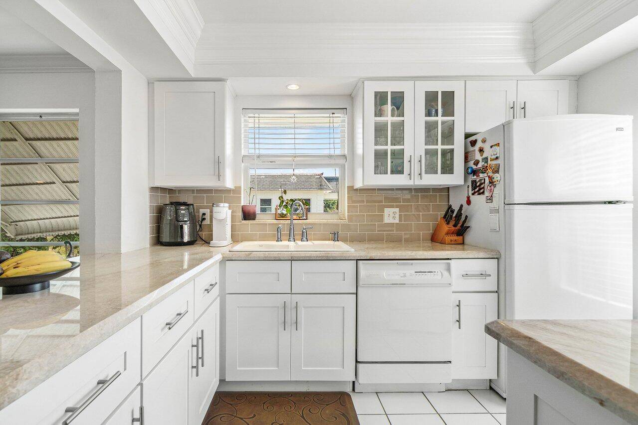 Welcome to Meridian Park Condominium a hidden gem offering the perfect balance of comfort, luxury, and location.