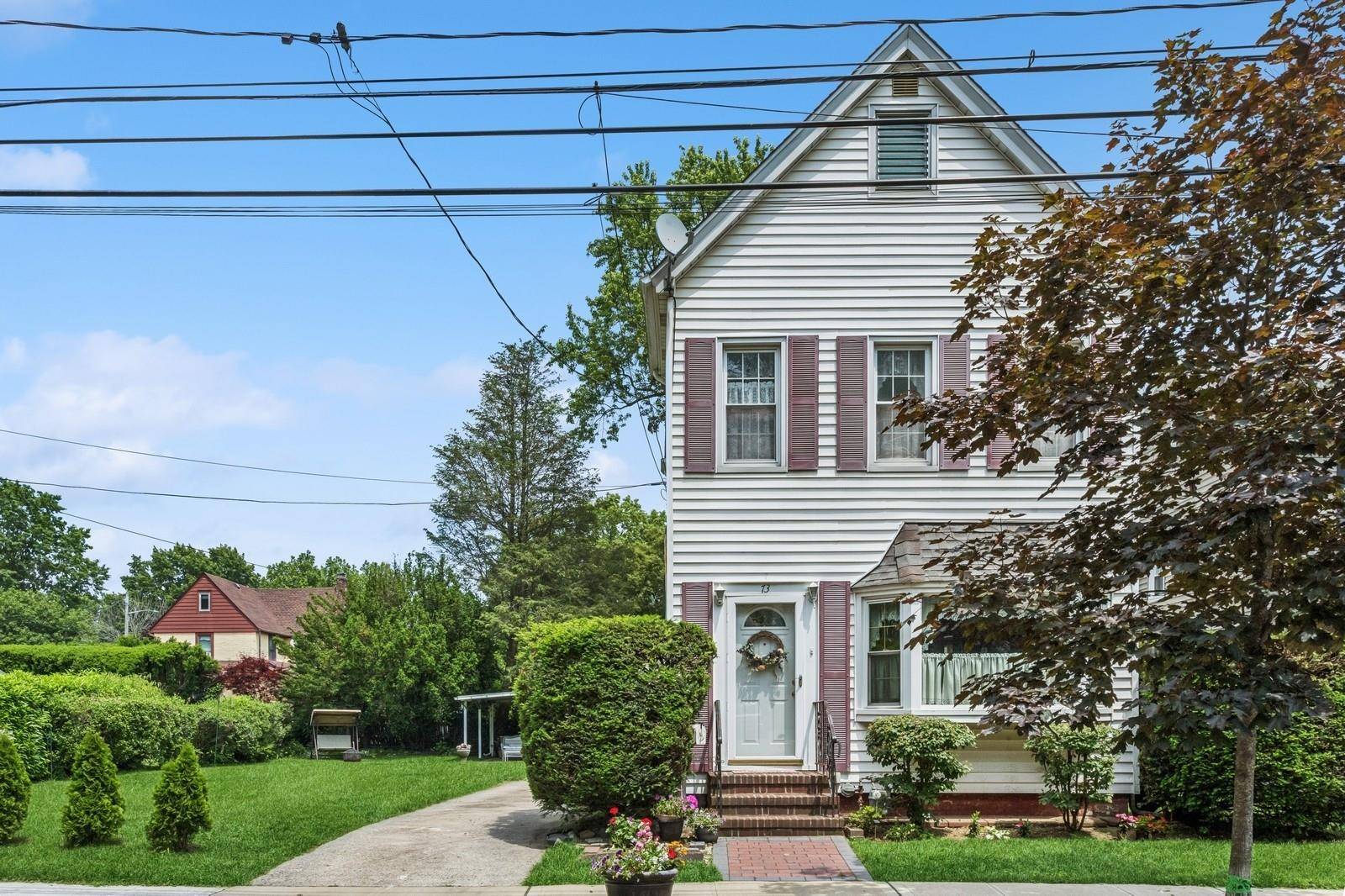 LOCATION LAND 75x100 HOUSE OPPORTUNITY !