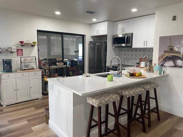 Renovated 2 Bedrooms and 2 bathrooms, vinyl laminate throughout.