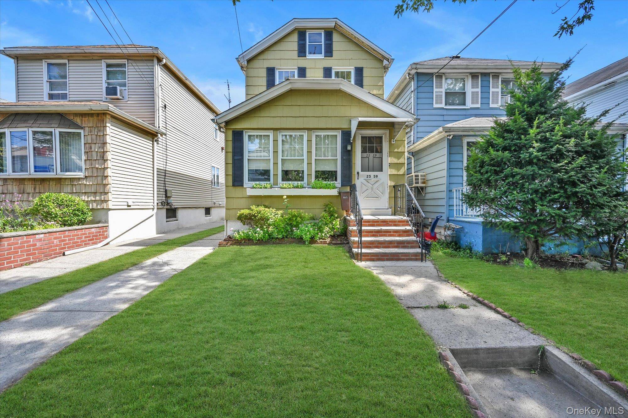 Prime Flushing detached Colonial w 3 bedrooms, eat in Kitchen, Hardwood floors throughout, shared driveway w private spot, carport and detached 1.