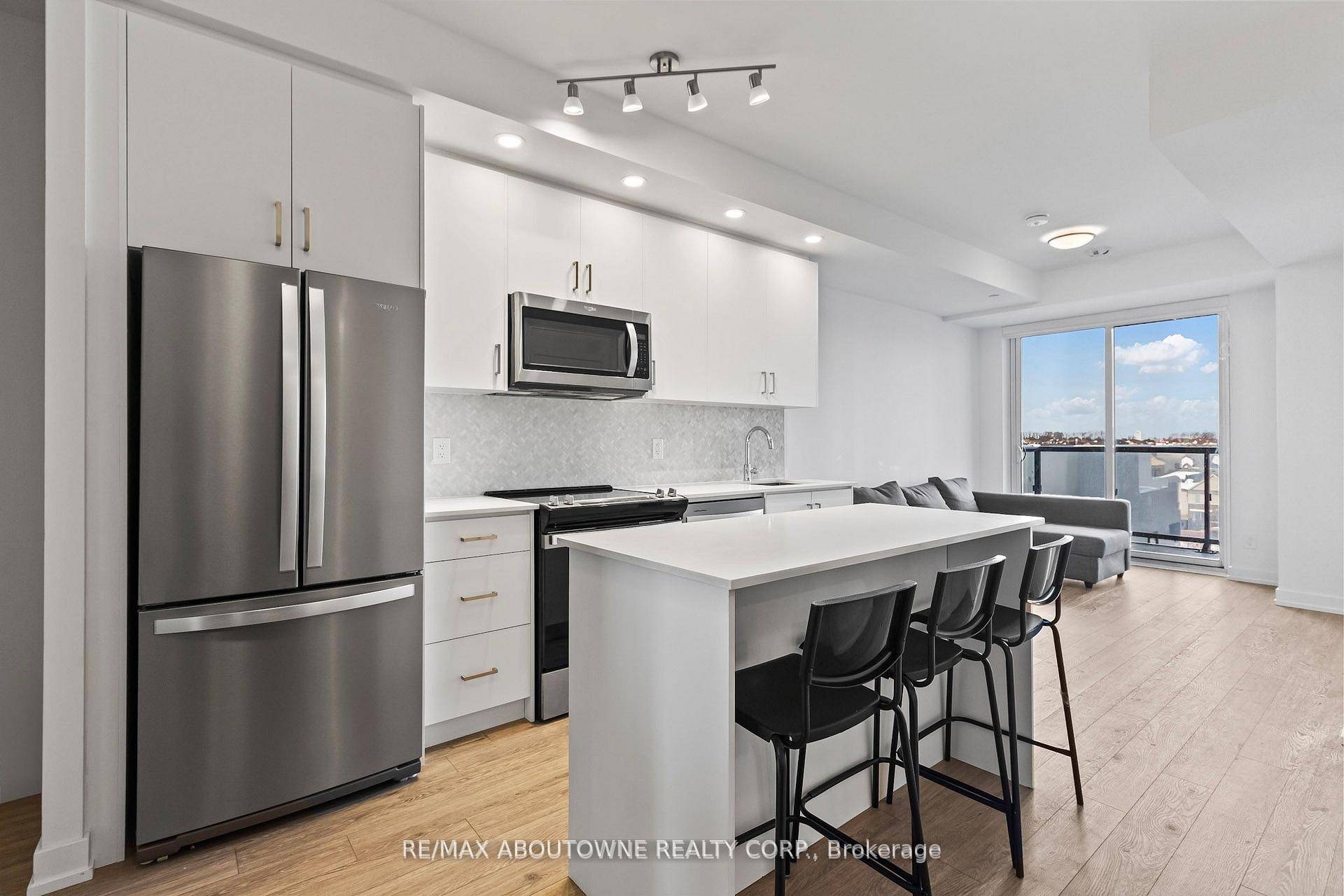 Stylish, bright and brand new 1 bedroom den, 1 bathroom unit with parking and a locker in Oakville's coveted Dundas amp ; Trafalgar community.