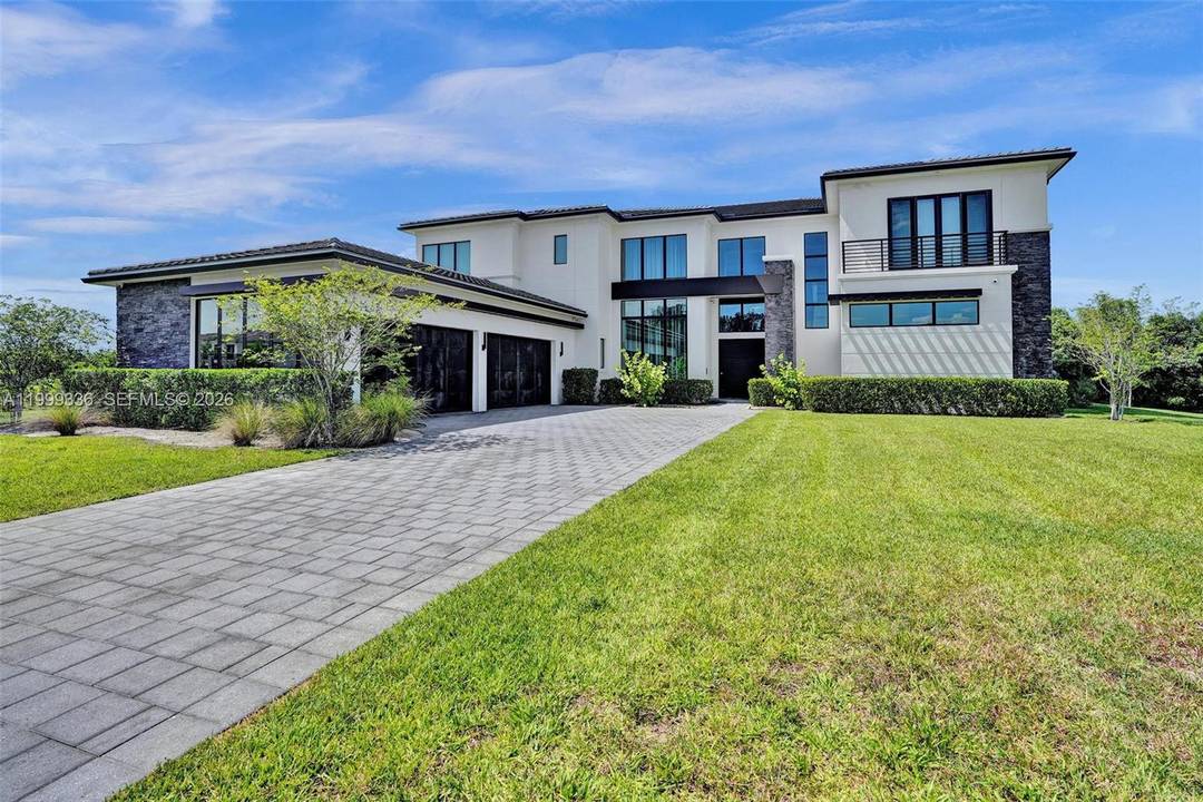 Welcome to a newly construcuted architectural masterpiece by Toll Brothers, located in the prestigious Rolling Oaks community of Southwest Ranches.