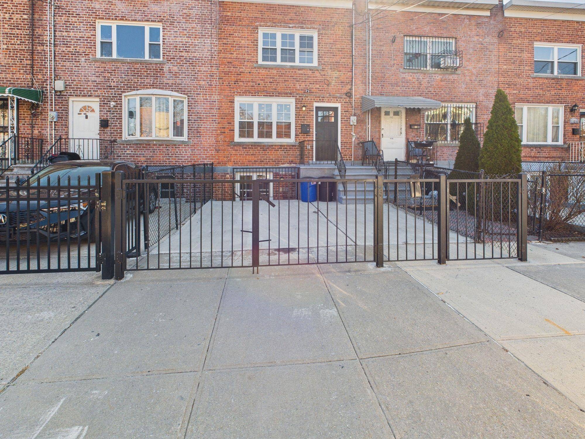 Stunning Modernized Brick Home in the Williamsbridge Section of the Bronx Discover this beautifully maintained and fully renovated 3 bedroom, 2 full bathrooms brick attached home nestled in the Williamsbridge ...