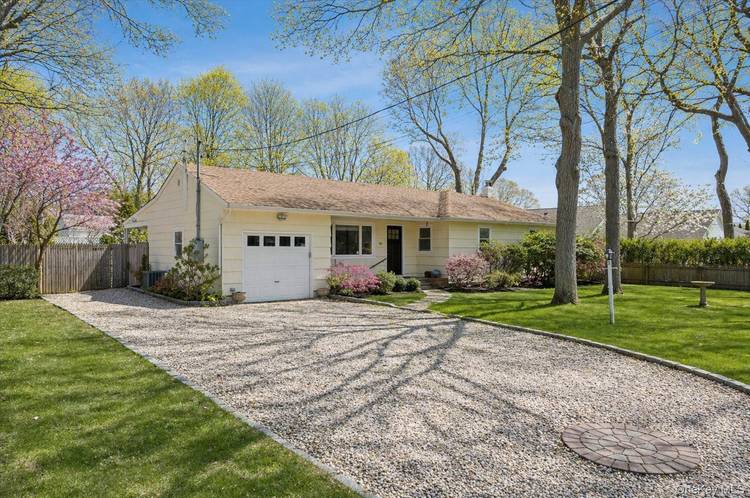 EASY SUMMER RENTAL IN WESTHAMPTON BEACH.