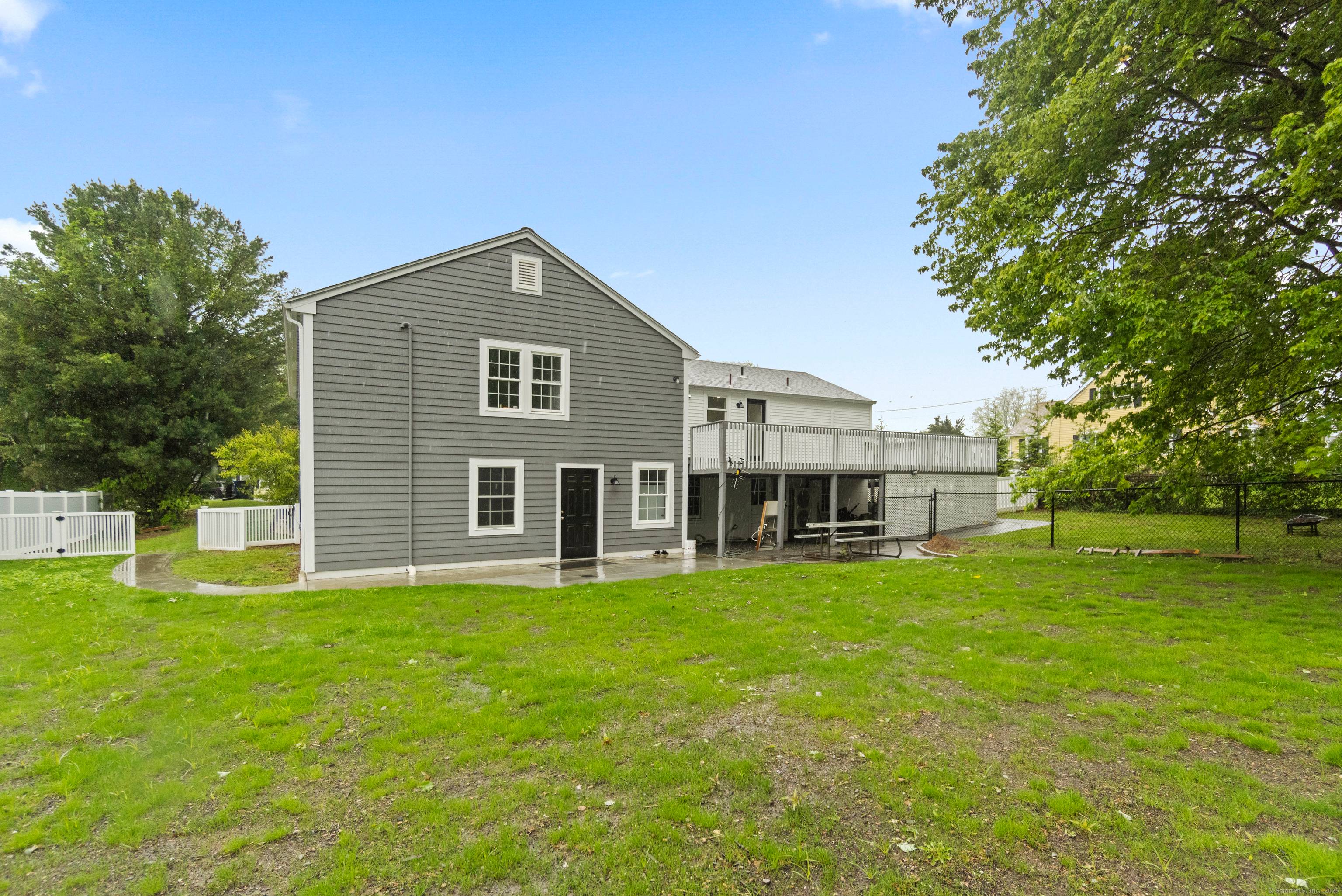 Discover exceptional flexibility, Airbnb potential, and income opportunity at 18 King Street in the heart of Old Saybrook.