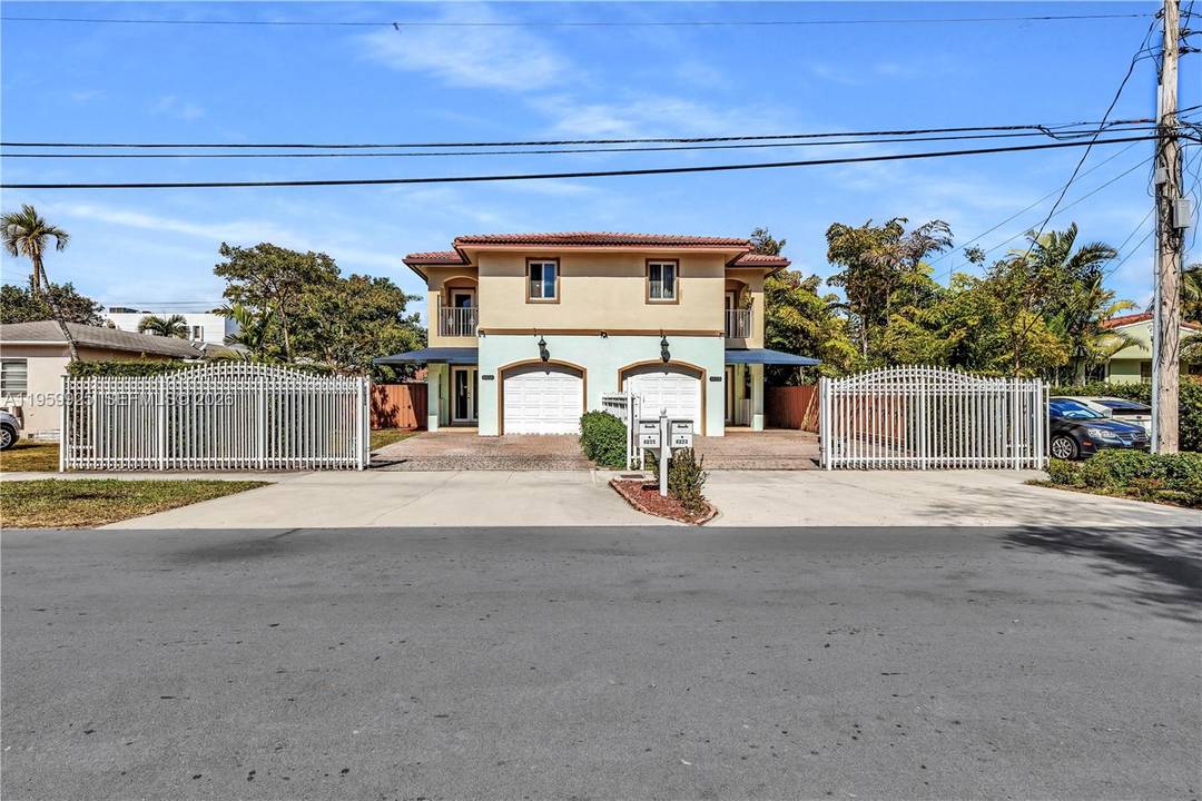 DUPLEX IN MIAMI PRIME INVESTMENT OR END USER OPPORTUNITY !