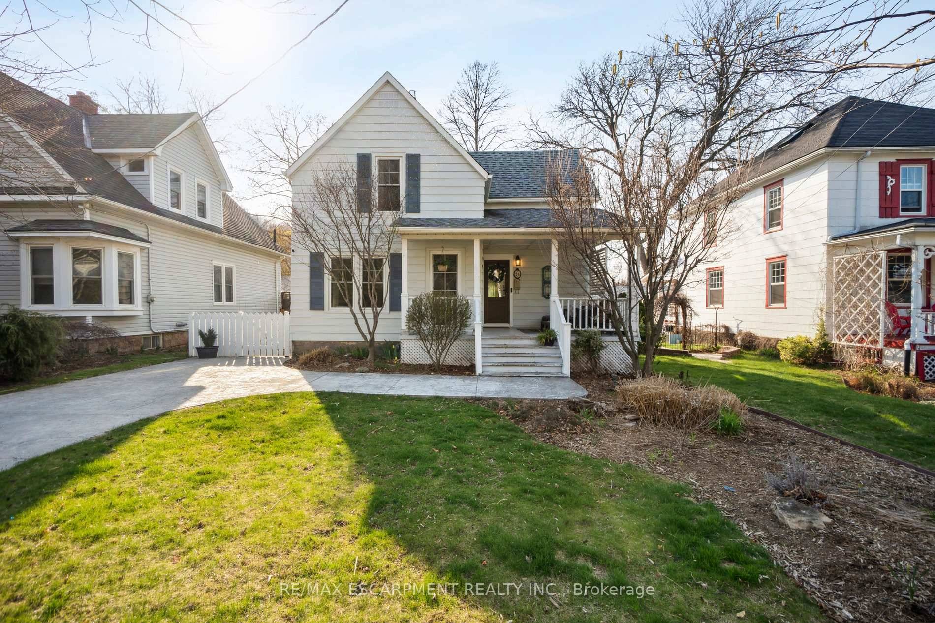 Summer in Grimsby ! ! Fully Furnished Century Home with Backyard Suite Available at the end of June for the entire summer !