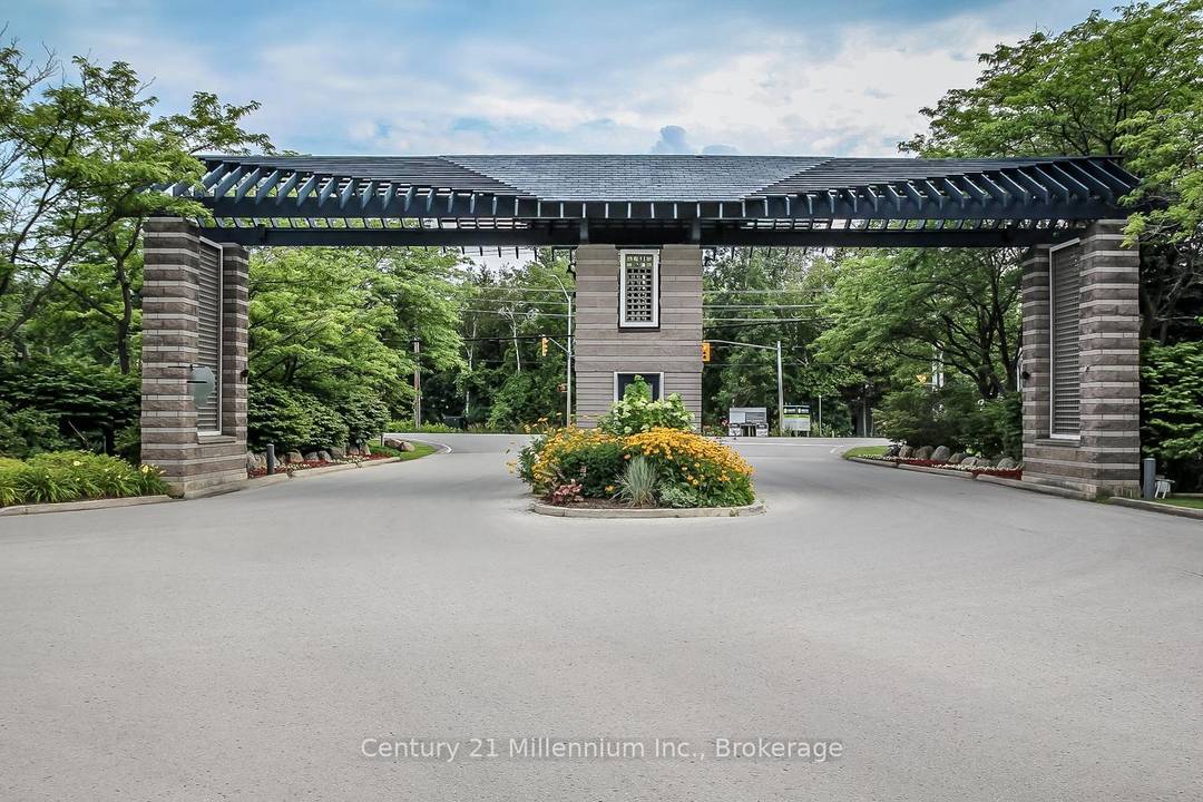 ALL INCLUSIVE, 3 BEDROOM SKI SEASON RENTAL available Dec 1, 2025 to March 31 2026.