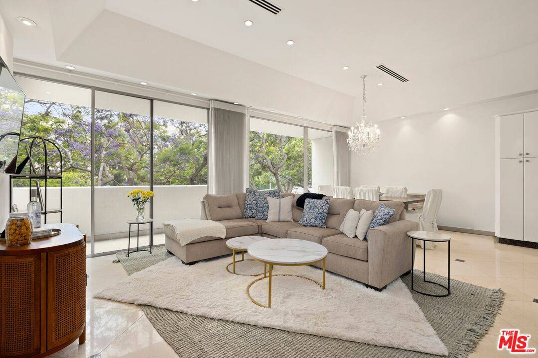 2220 Avenue Of The Stars 1BR Beverlywood La