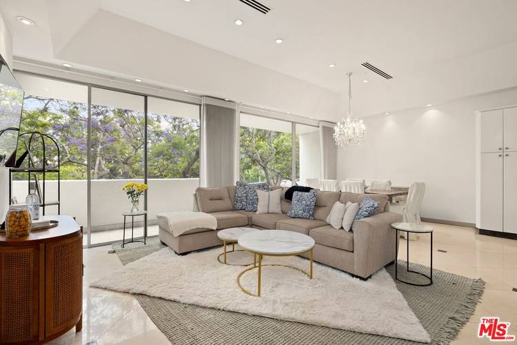 2220 Avenue Of The Stars 1BR Beverlywood La