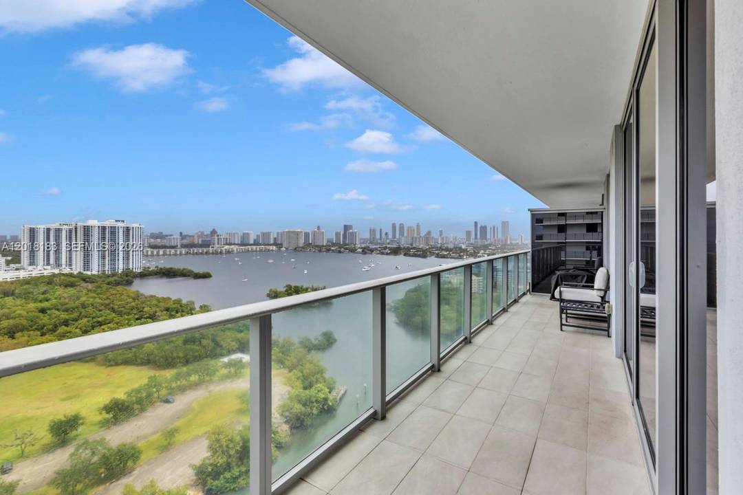 Enjoy this beautiful waterway view corner unit.