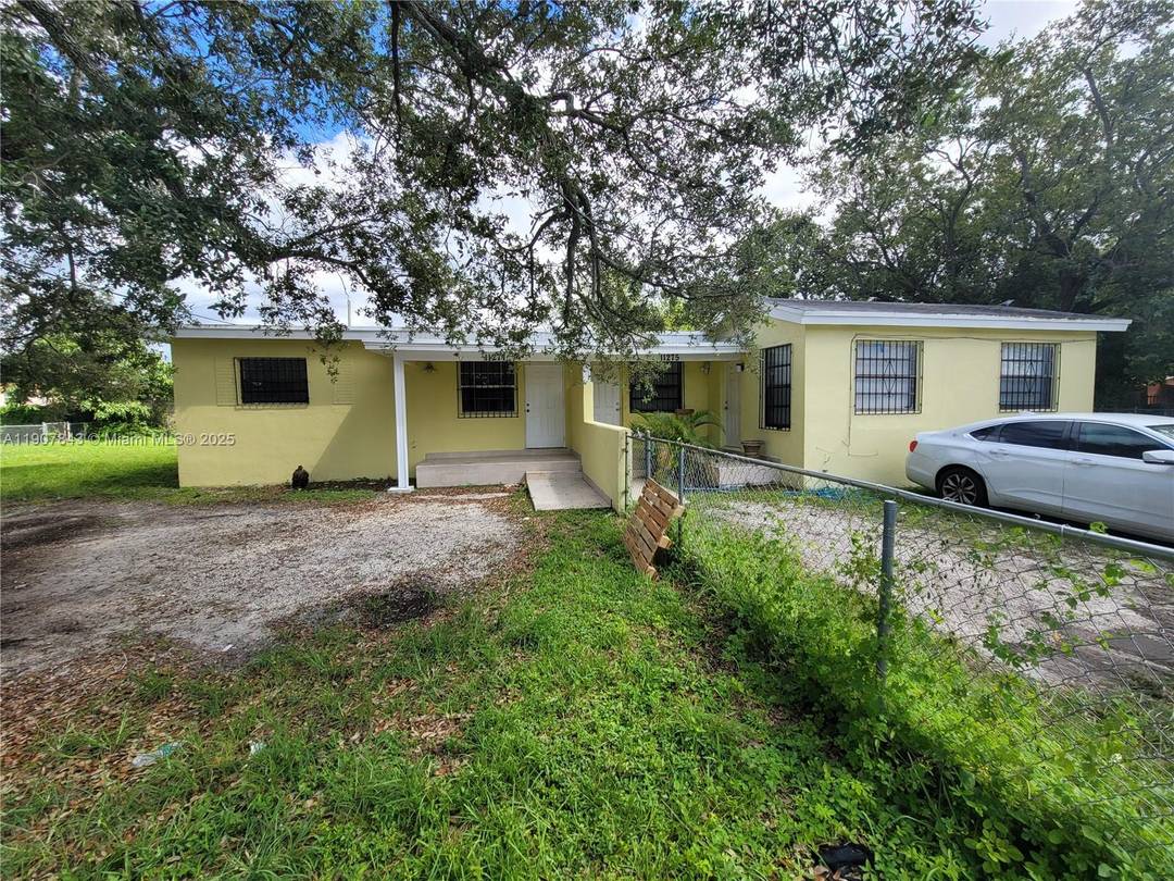 Fantastic opportunity for a turn key, fully remodeled, duplex investment property that generates 6 7 cap rate.