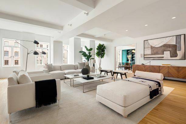 Enjoy optimal luxury and a distinguished lifestyle on New York City's most exclusive residential corridor, coveted Park Avenue.
