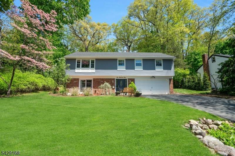 Nestled on a quiet dead end street in the desirable Cragmere neigborhood of Mahwah, this beautifully maintained raised ranch offers 4 spacious bedrooms and 2.