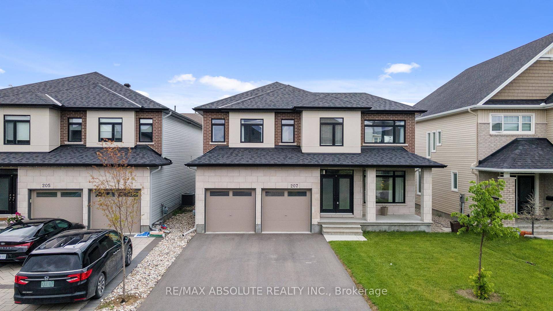 This beautifully upgraded Claridge Lockport II offes over 3, 600 sq.