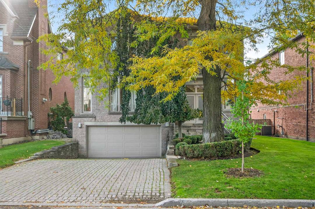 Timelessly Elegant Family Home Nestled In The Heart Of Bedford Park Features 4 1 Bedrooms Plus 5 Bathrooms And Luxurious Hardwood And Marble Throughout.