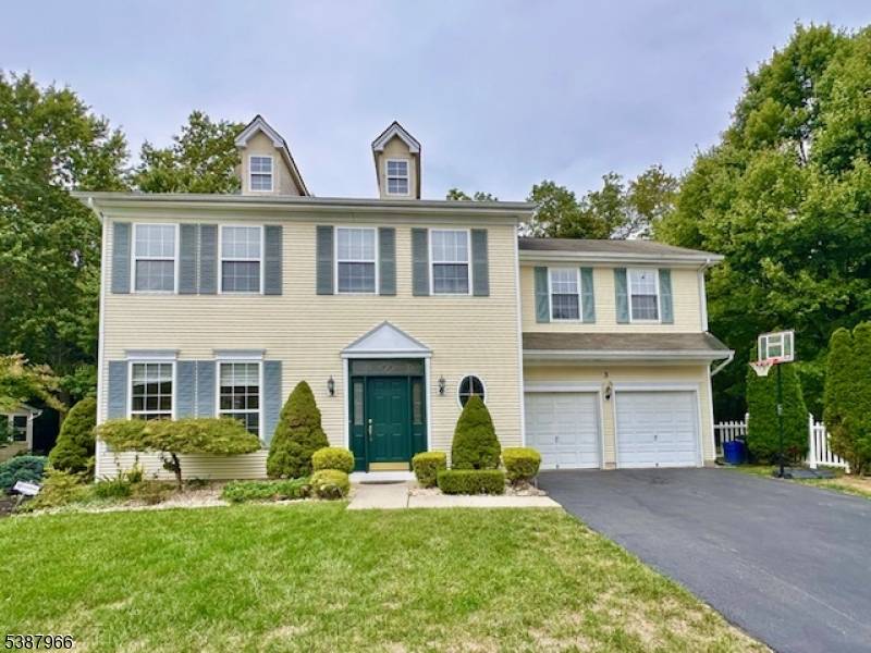 Beautiful 5 bed Colonial Freshly Painted neutral with New Luxury Vinyl Flooring Open Layout with Living rm and Dining rm crown and shadowbox Molding 9 ft ceilings recessed lights Kitchen ...