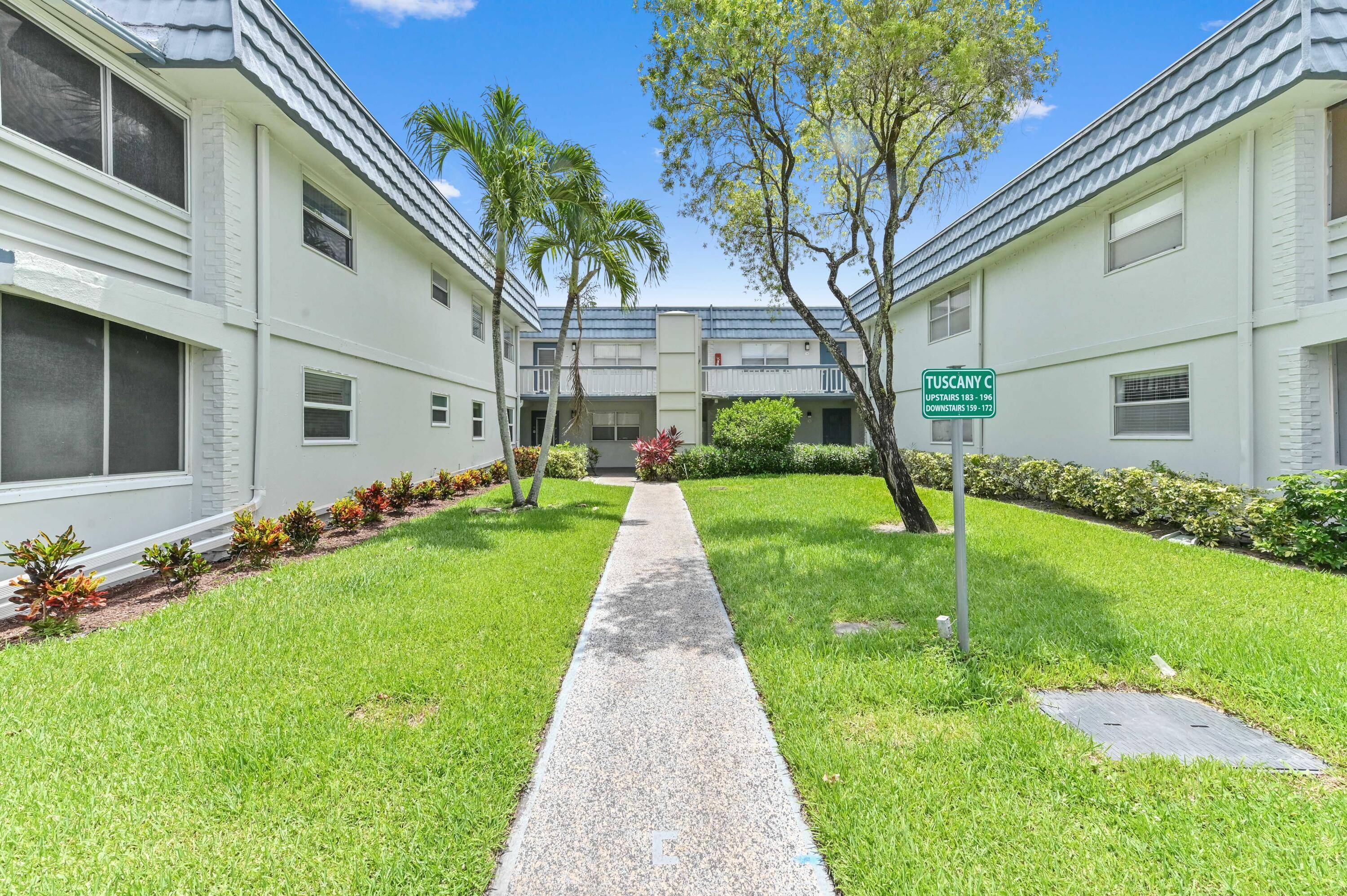 WALK IN TUBPARTIAL IMPACT GLASS WINDOWSEnjoy the comfort style of this move in ready, first floor unit located in the desirable Kings Point active adult community.