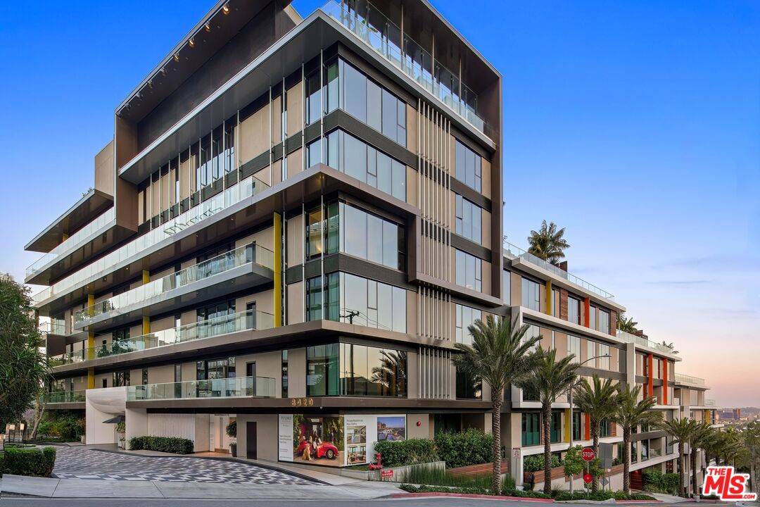 8420 W Sunset Blvd 2BR Sunset Strip La