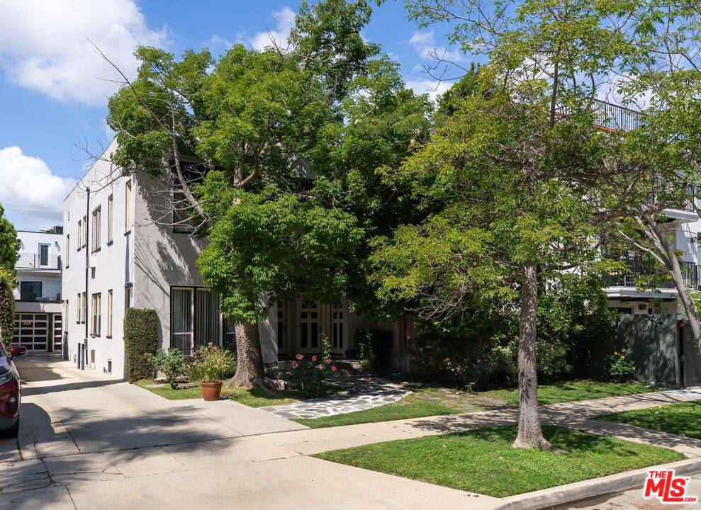 807 N June St 4BR Hancock Park La