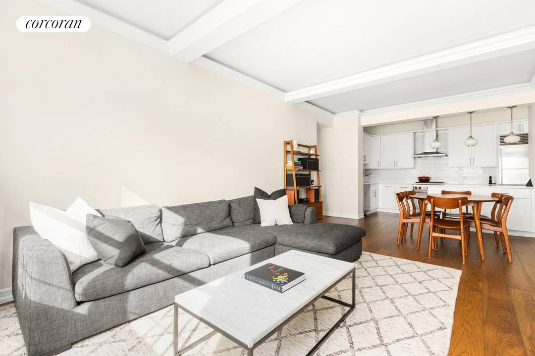 Welcome to the best of New York City living Residence 7C at 229 East 79th Street.