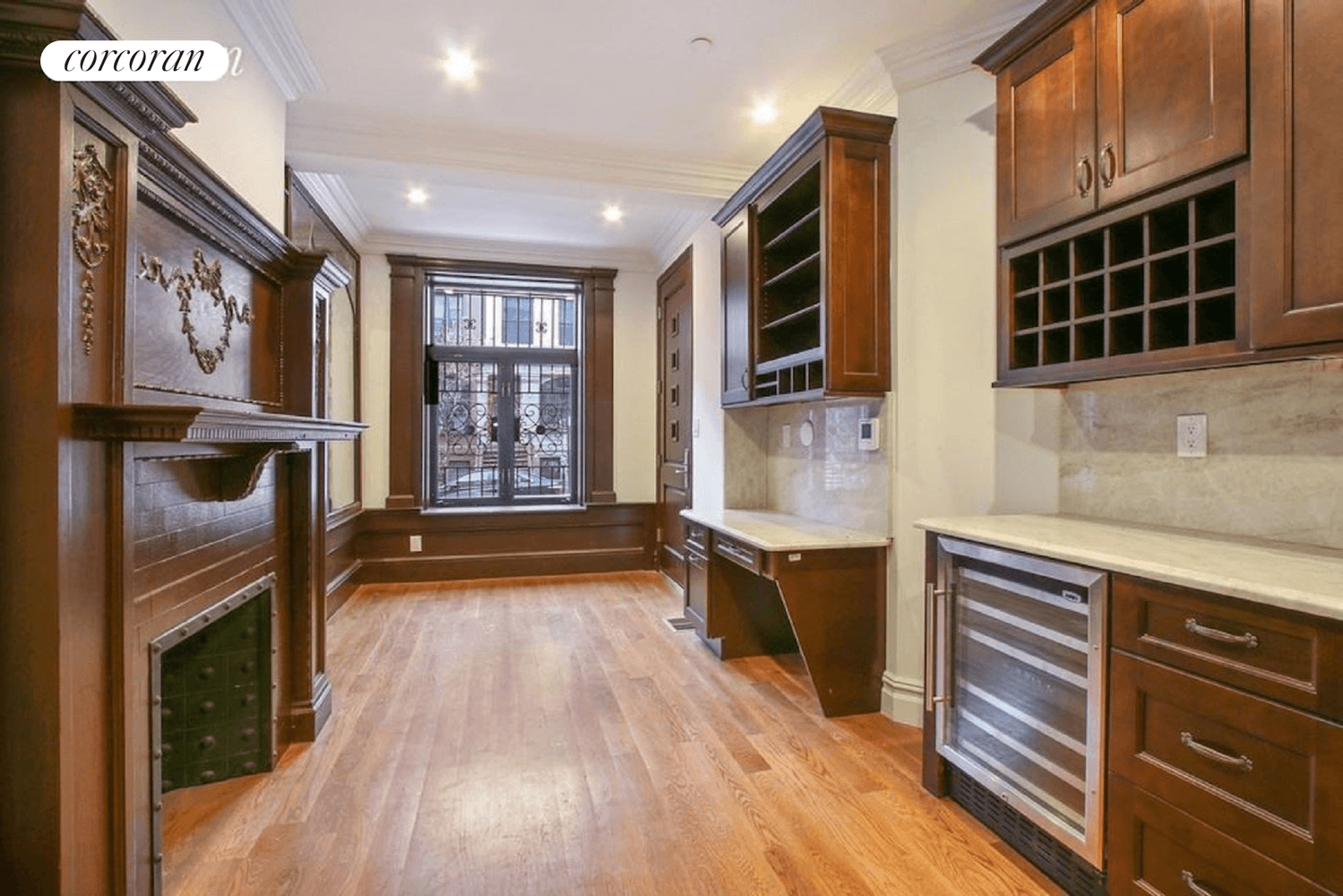 This gracious 1, 300sf Convertible 2 Bedroom floor through Duplex exemplifies Harlem townhouse living at its finest !