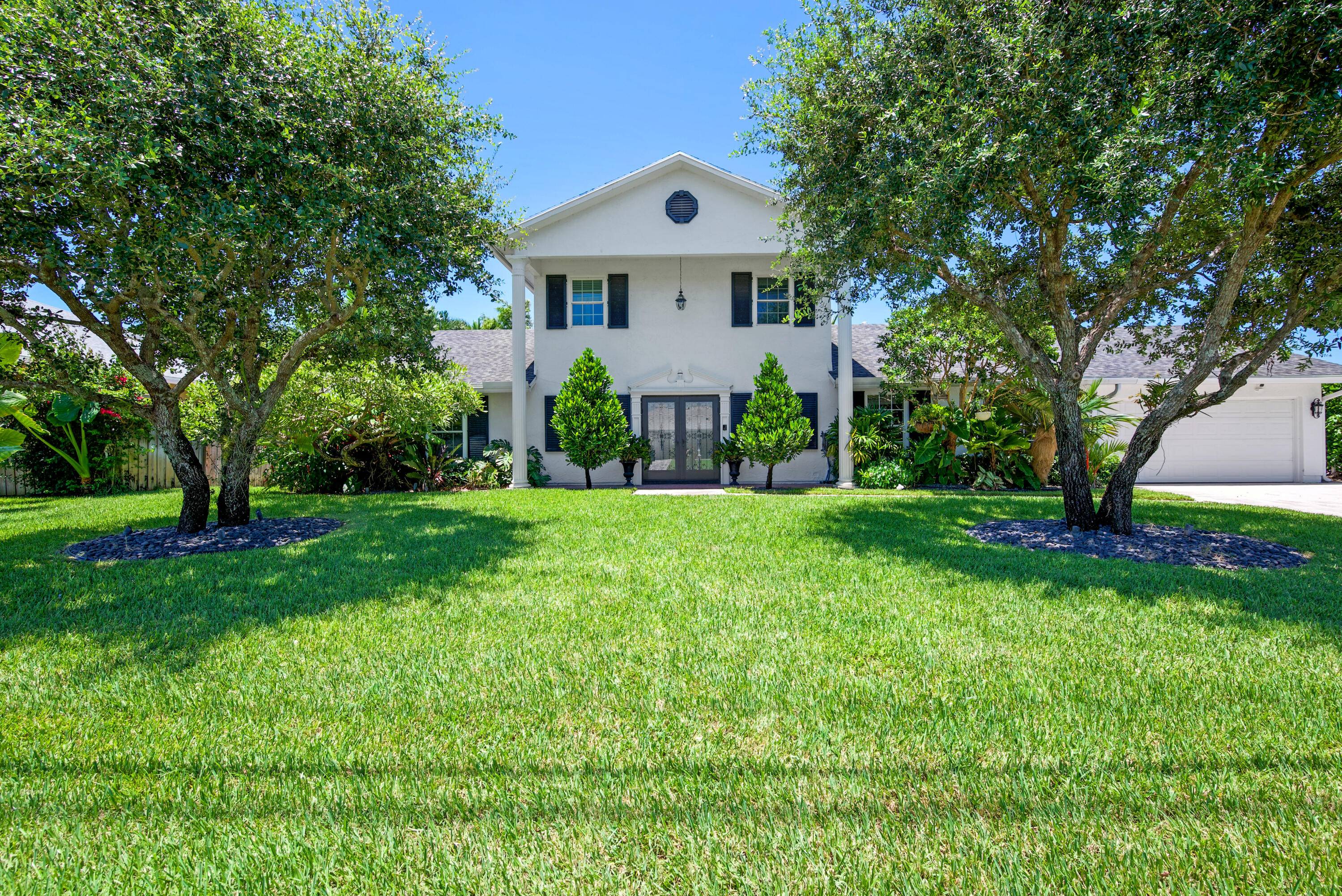 Discover the charm of this 2 story, 3 bedroom plus den office optional 4th bedroom, 3 full bath, 2 car garage waterfront home in sought after Cypress Creek !