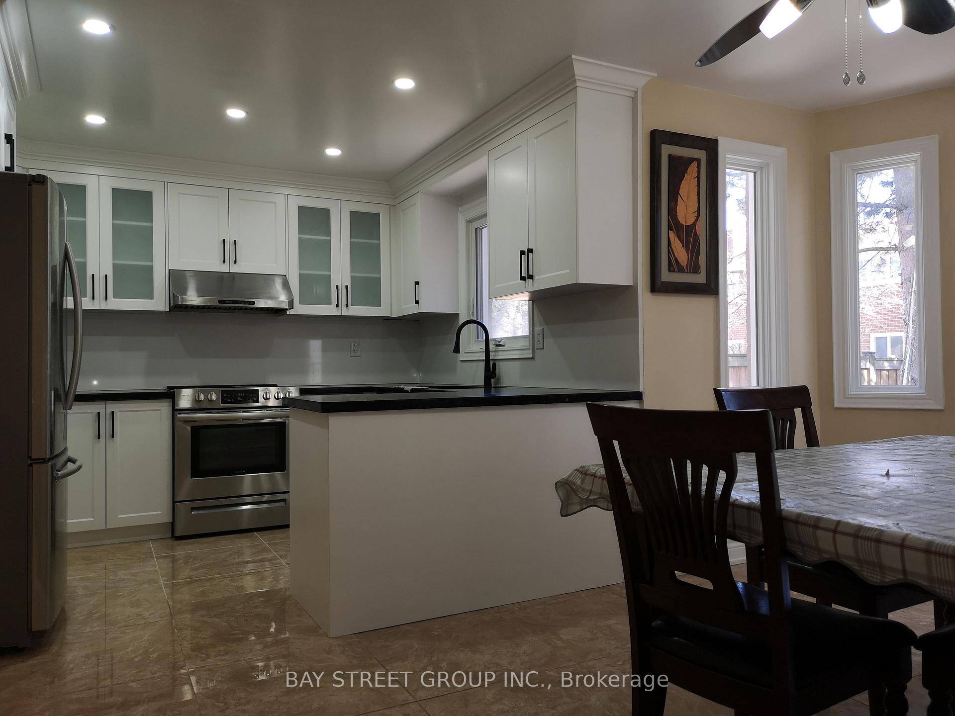 This is a beautiful and well maintained 4 bed room family home !