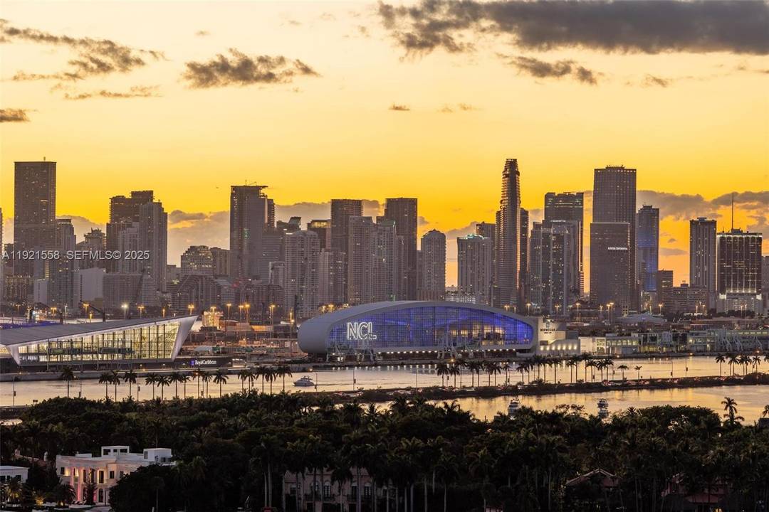 Remodeled 2BR 2BA corner on the 28th floor, the highest 01 line available at The Floridian.