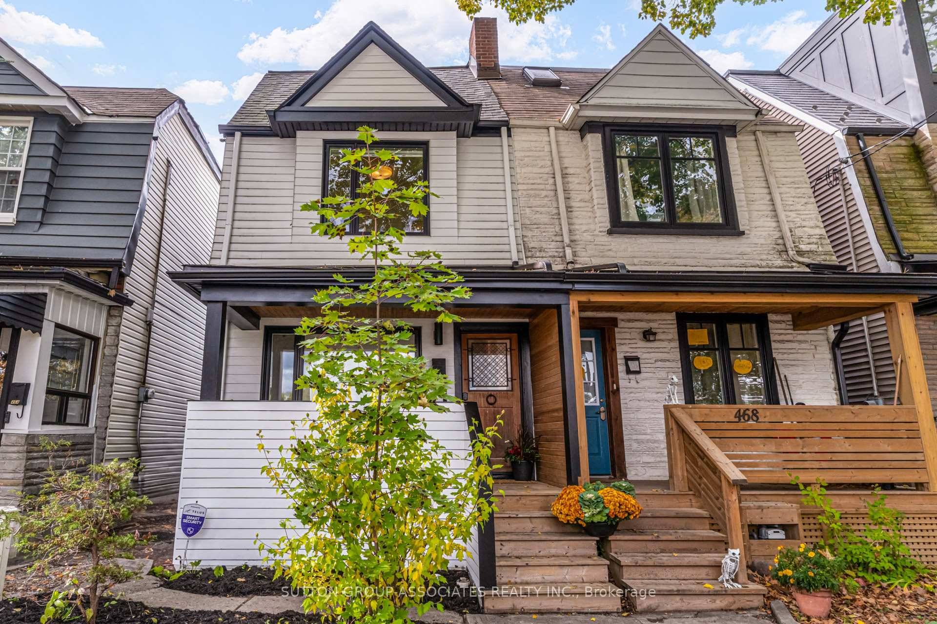Perfectly positioned in one of Toronto's most desirable neighbourhoods, on a quiet, tree lined one way street, overlooking two beloved parks Bickford and Christie Pits, this newly renovated 4 bed, ...