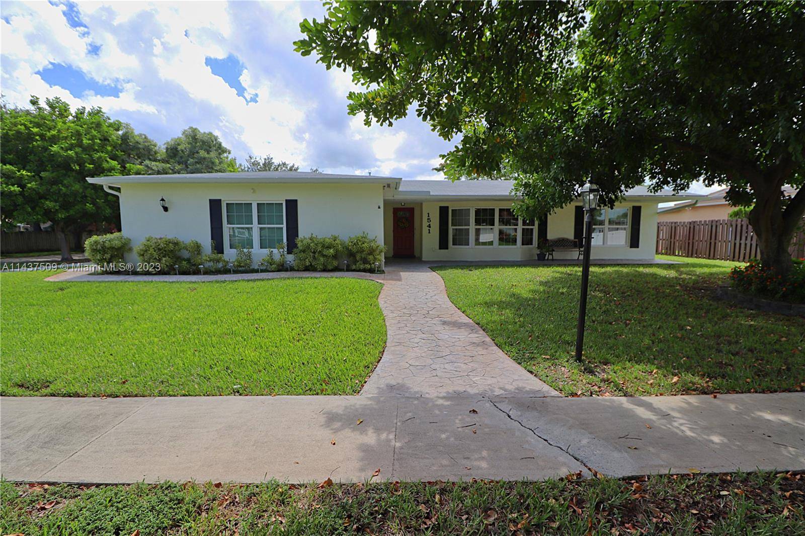 Pembroke Lakes Best Buy, A lot of house for the money, Spacious Lakeview model, 2, 447 SF living area, 4th bedroom or office addition, Impact windows french doors, Wood kitchen ...