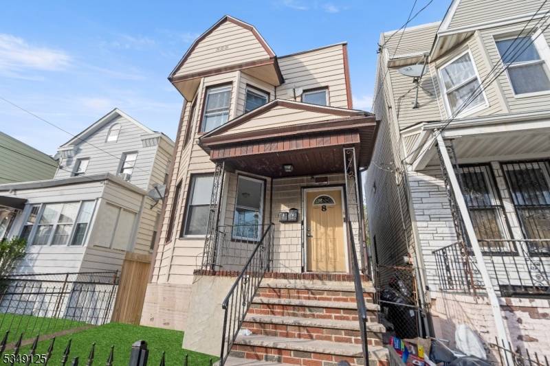 Investor's Dream ! 2 family Home in JERSEY CITY, Excellent Income Potential.