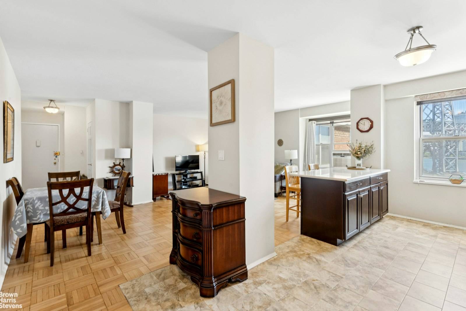 Move right in to this nicely appointed 1BR !
