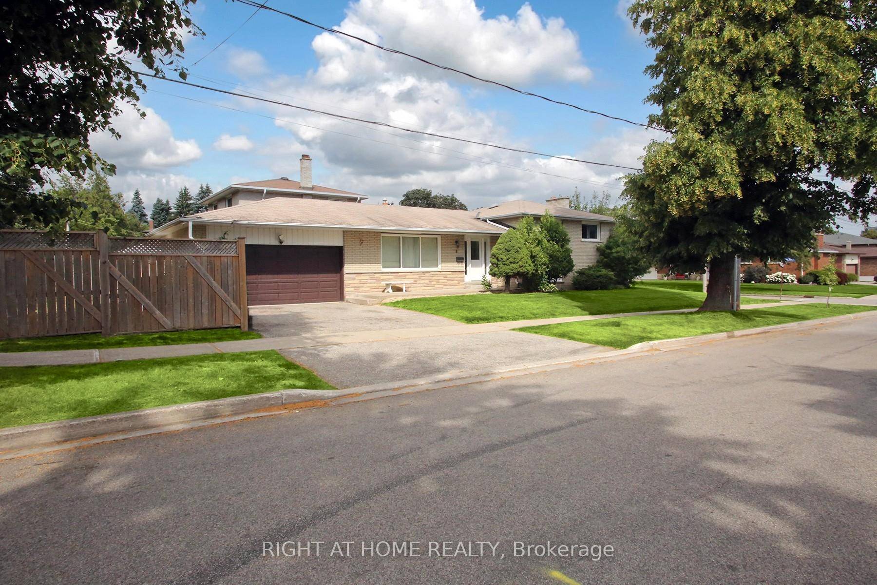Large Detached Split Level Home Located Minutes From Hwy 401, DVP And Public Transit.