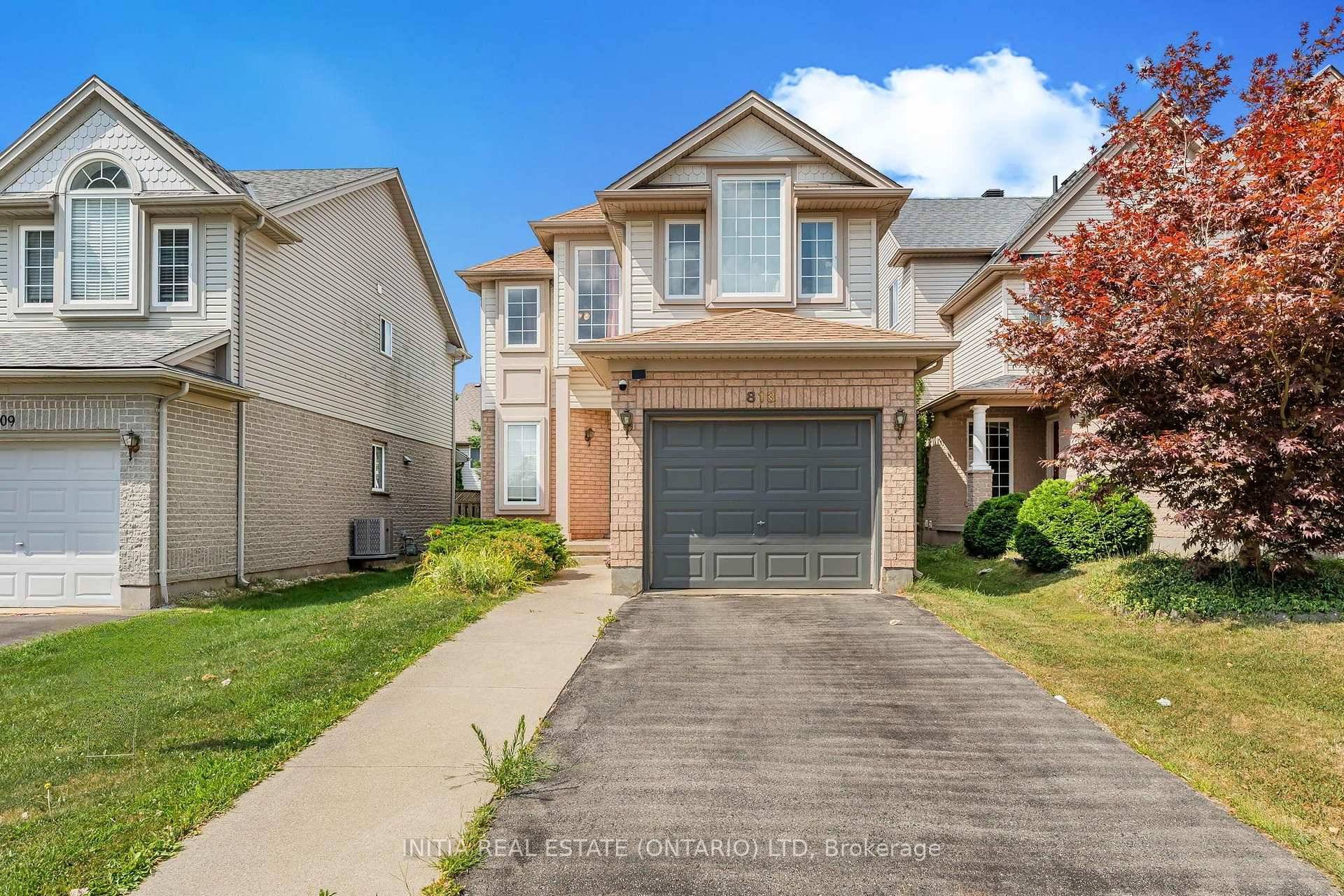 Welcome to this charming detached home located in the desirable north area of London, Ontario !
