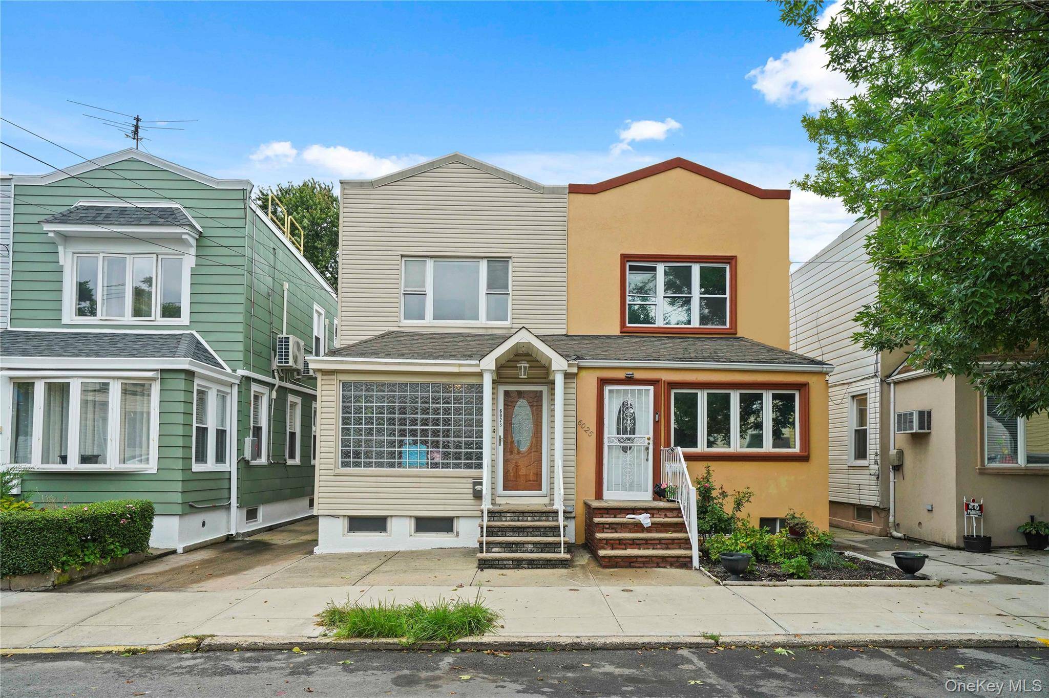 Welcome to this charming single family home located near Cooper Avenue and 60th Street on the Ridgewood Glendale border.