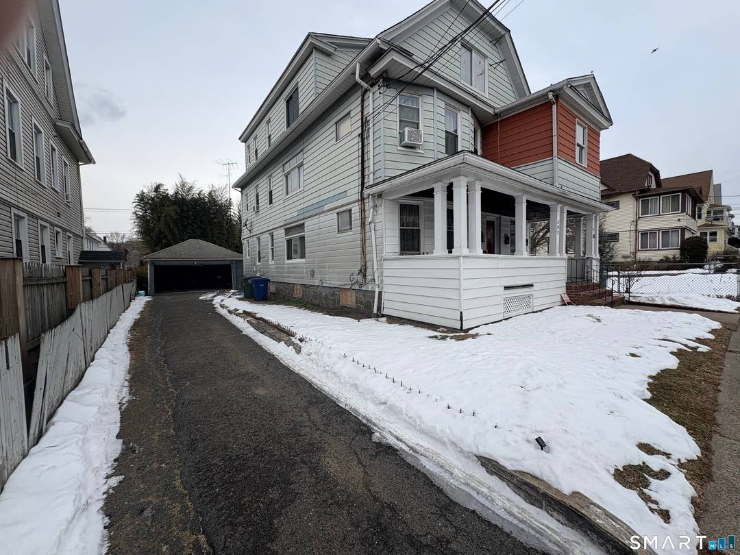 Great investment or owner occupant opportunity in Bridgeport's desirable Mill Hill neighborhood.