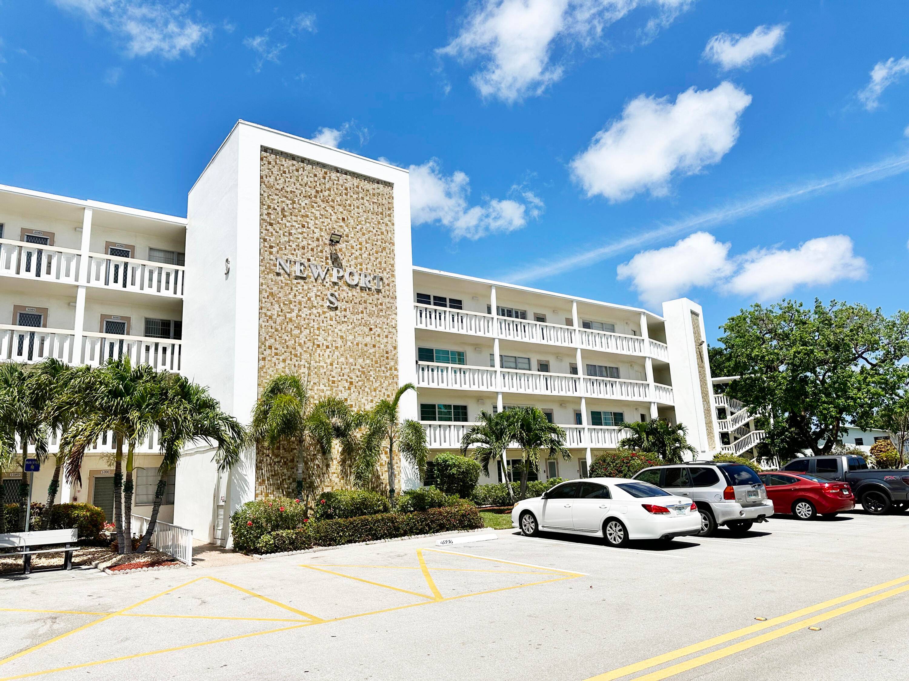 Move In Ready ! This immaculate 2 bedroom, 1.