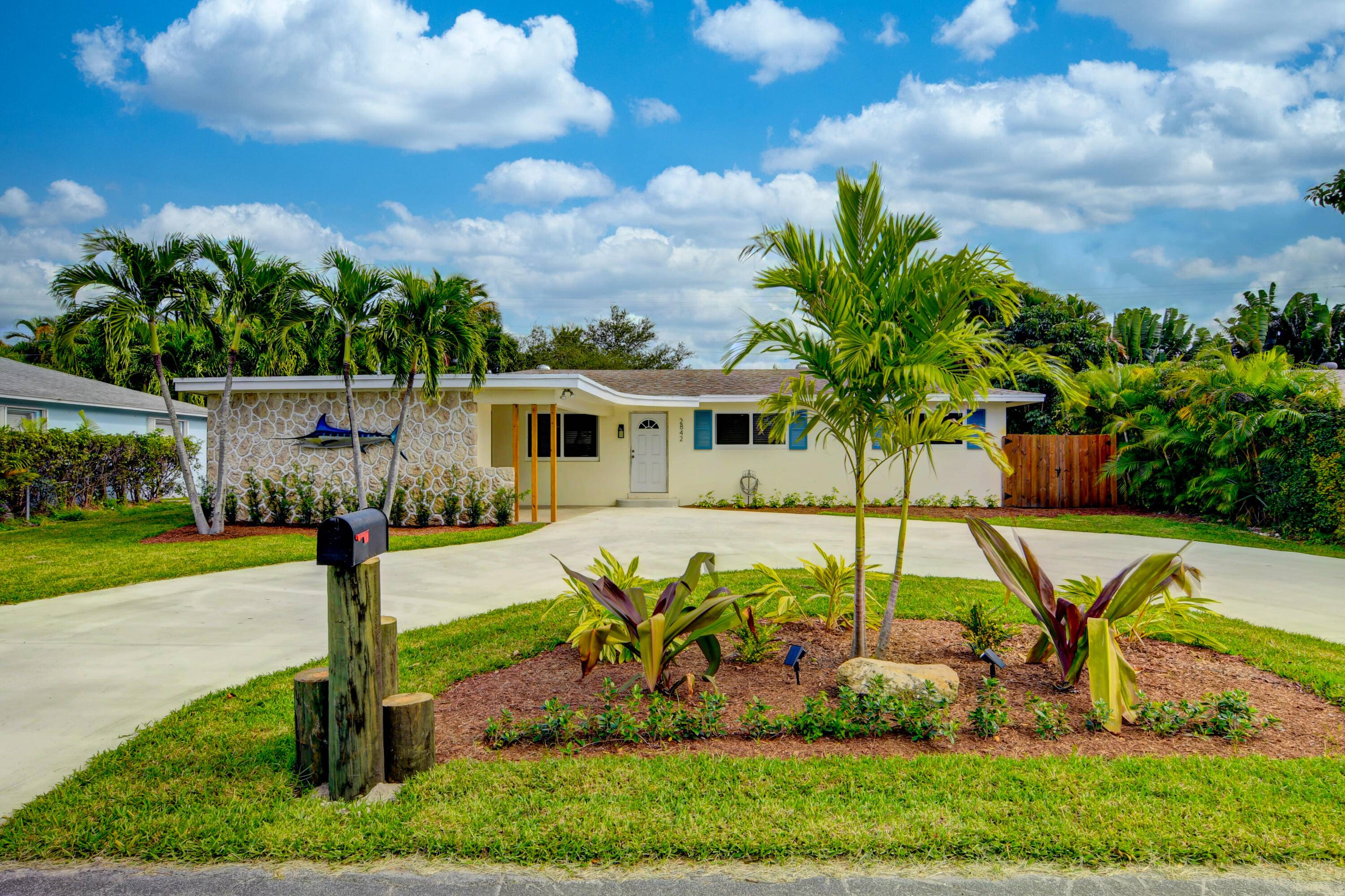 Step into your coastal Florida cottage paradise available for annual lease.