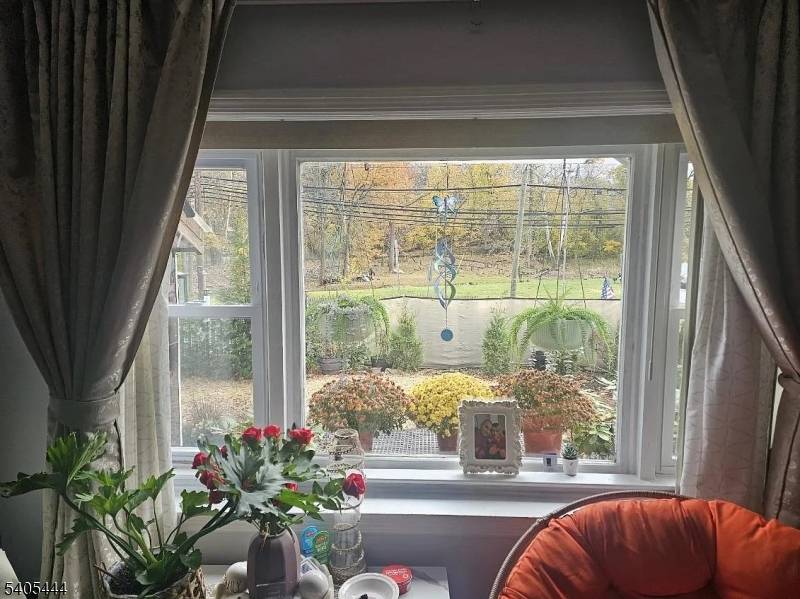 Huge 4 Bedroom one family home with 2 full bathrooms !