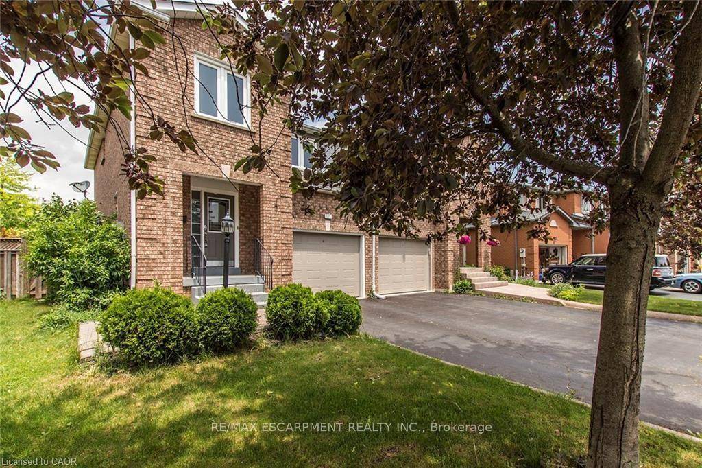 Well Kept 4 Bedroom 4 Bathroom Semi In A Family Friendly Neighbourhood.