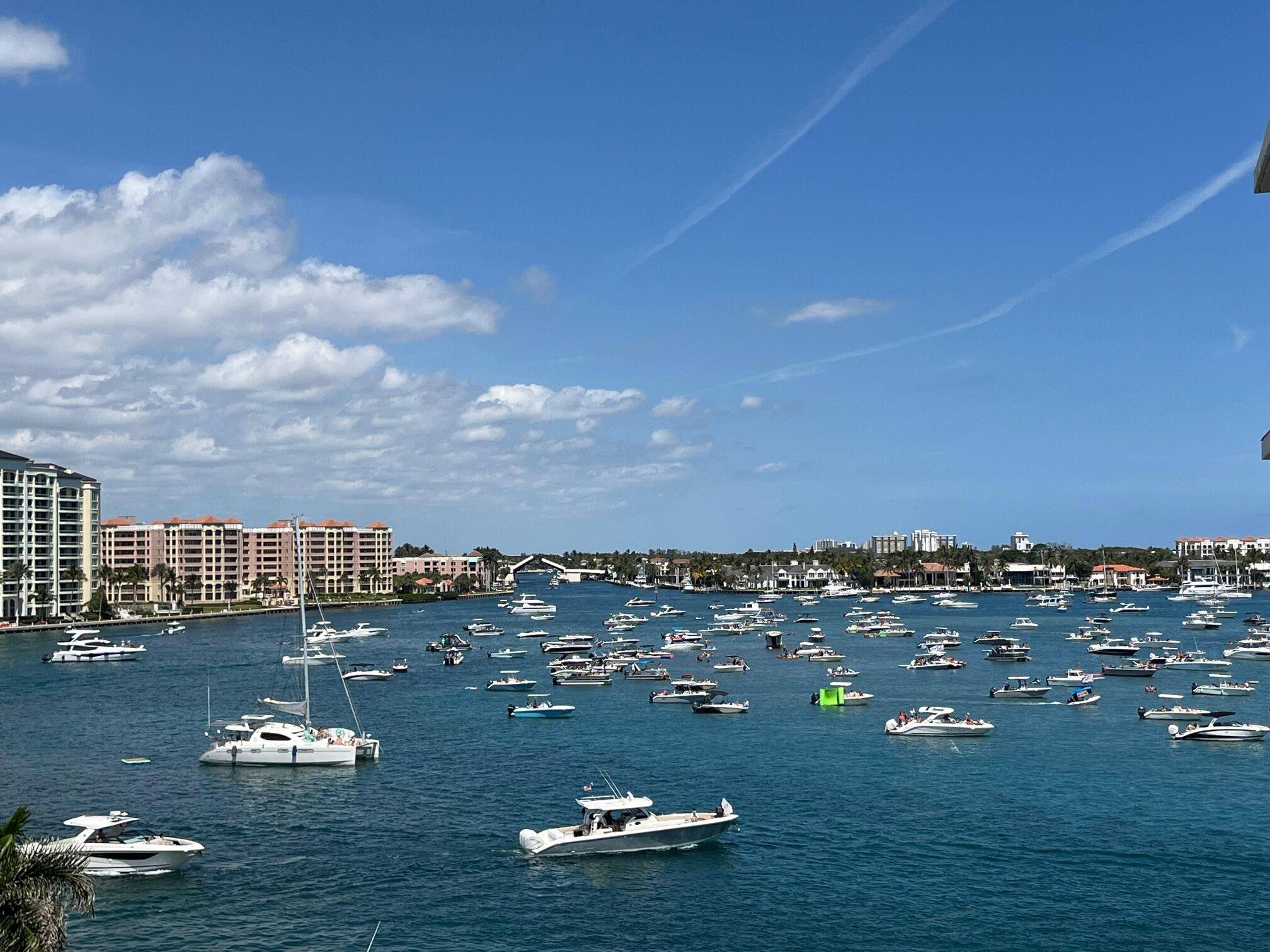 AMAZING PRICE AND AMAZING VIEWS OF THE BOCA LAKE.