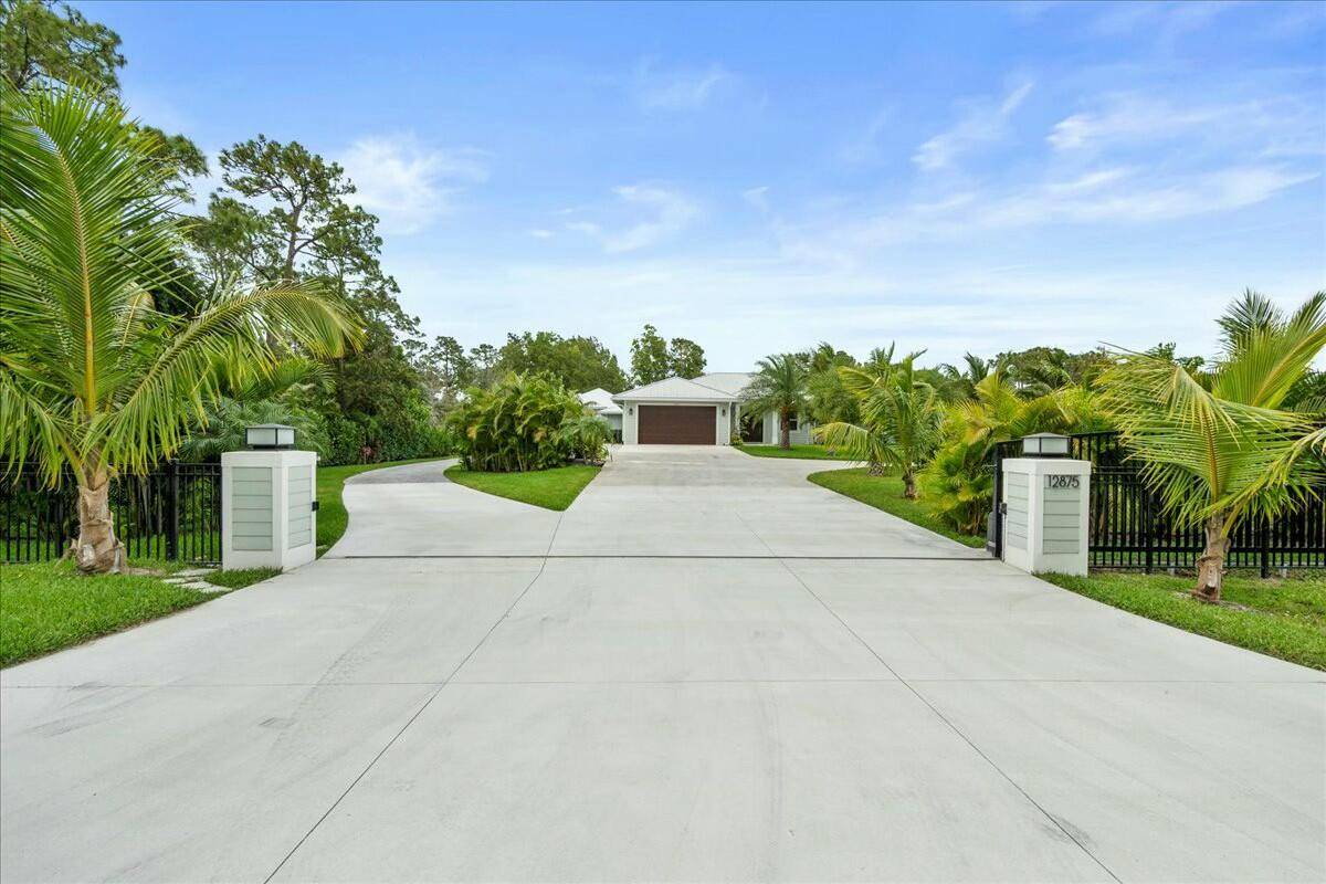 Come see this beautiful home built in 2022 then massively upgraded since including a large addition to the main house which features a huge family room and a bonus convertible ...