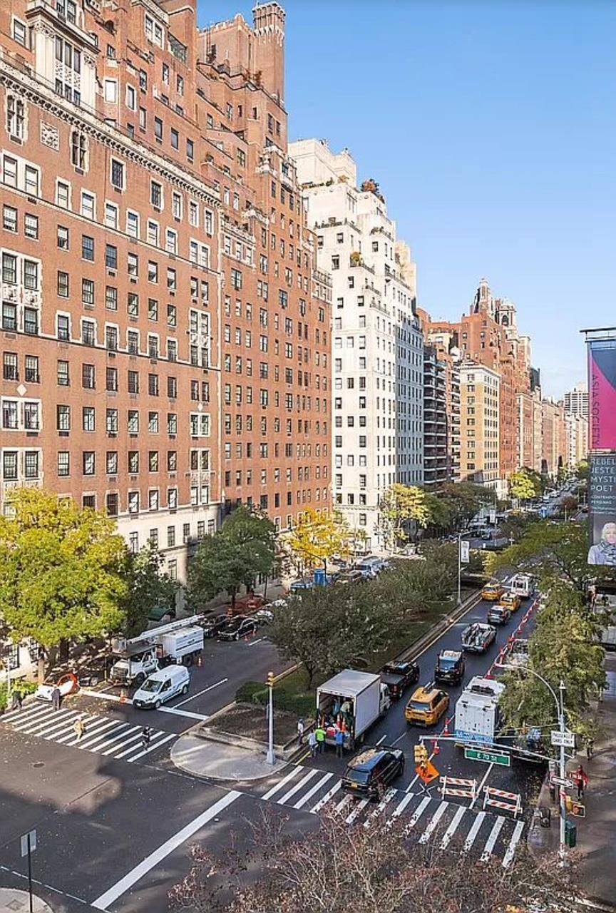 Come and see this Park Avenue home with luxurious indoor outdoor space !