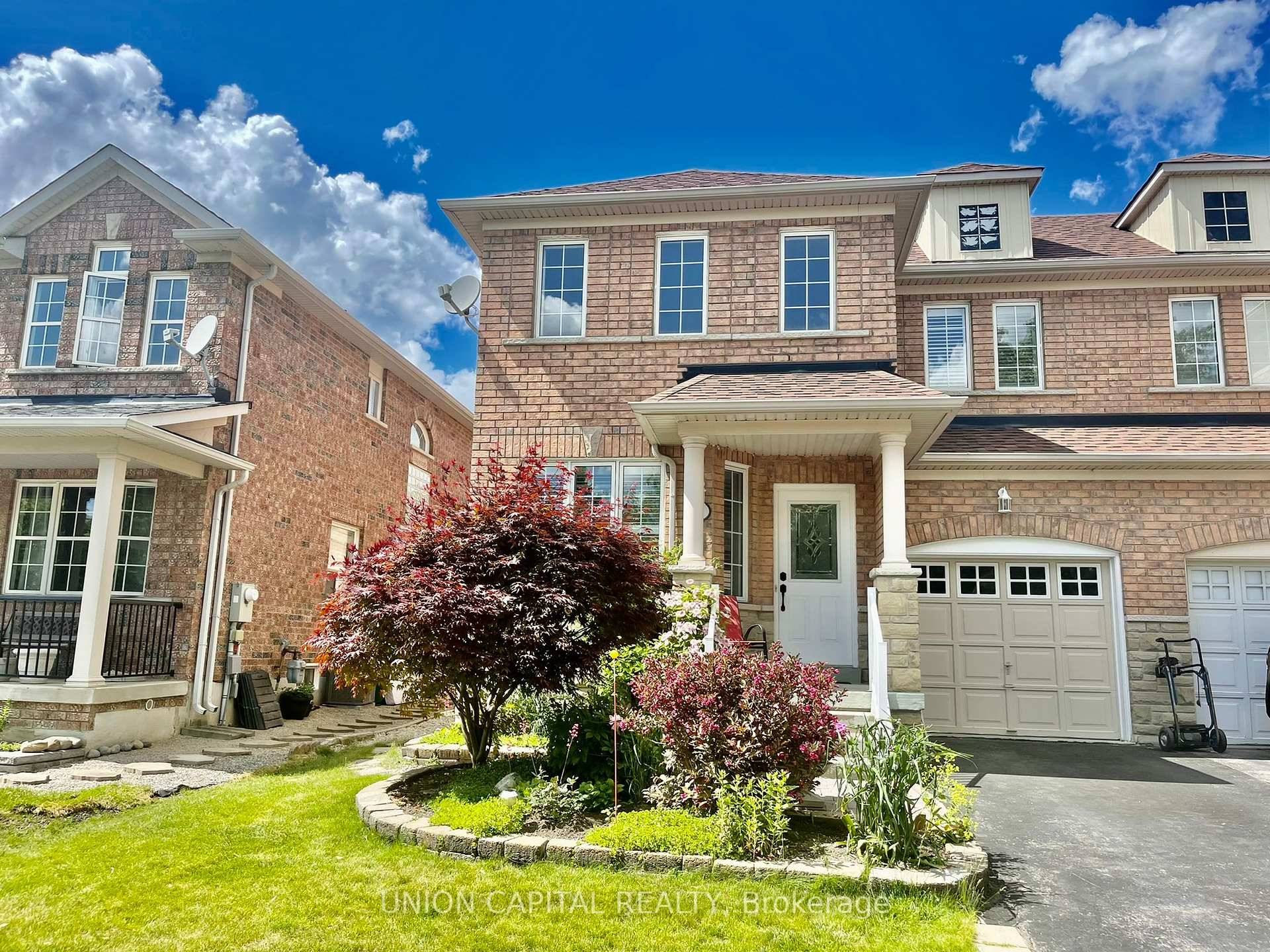 Move in JULY 1 ! Newly Renovated Semi 3 1 beds In High Demand Aurora Area With Mins To Park, Supermarket amp ; All Amenities !