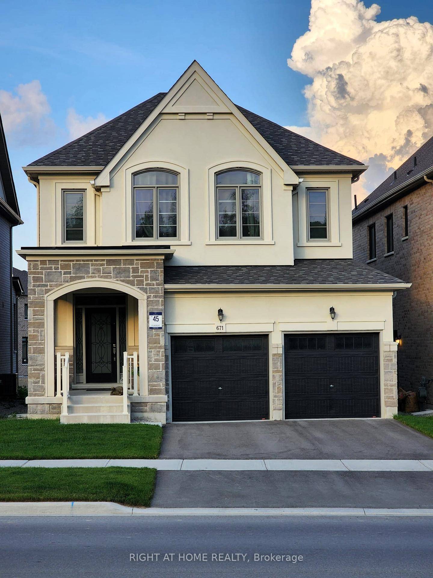 Gorgeous Large Luxury Home 4 bedrooms.